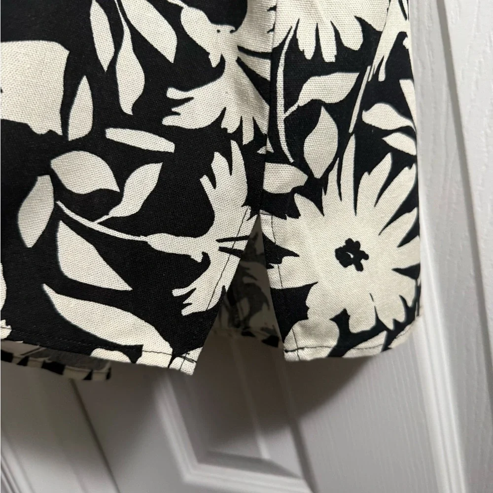 CeCe Black and White Floral Sleeveless Blouse - Picture 3 of 6